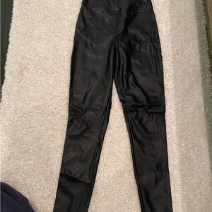 Splendid vegan
Leather leggings